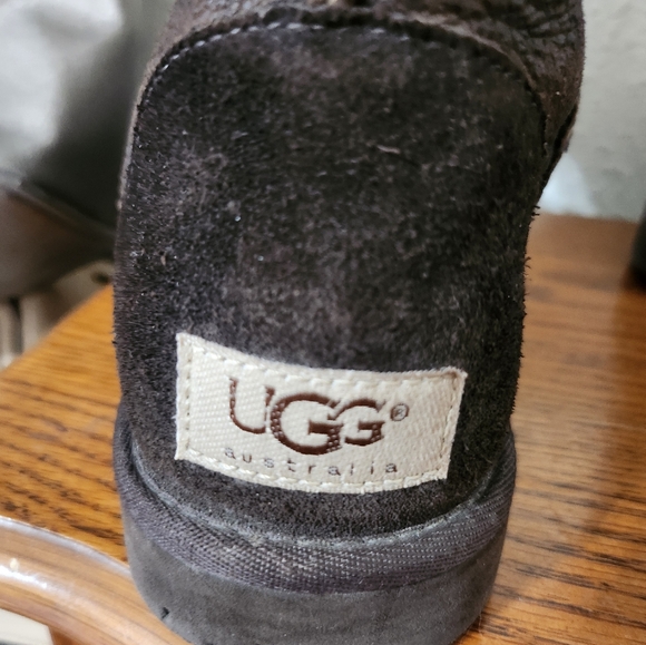 UGG Classic Tall Boots in Chocolate Brown. Light fur inside - Picture 4 of 12